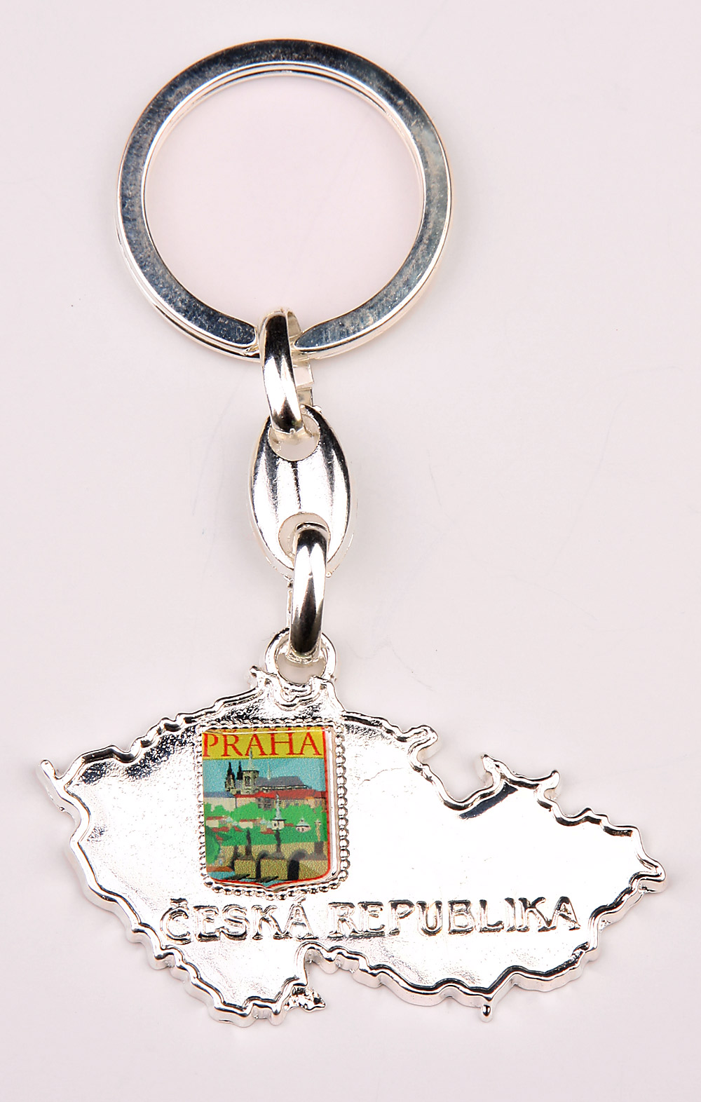 foto kl��enka s motivem Prahy a obrysem �R